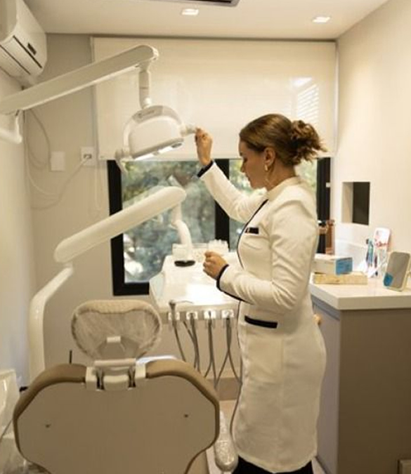 Dra. Verônica Assis - VA Dental Clinic